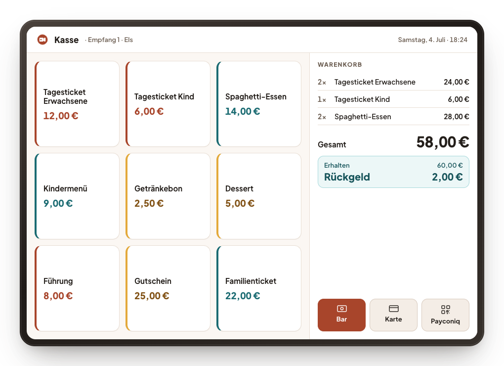Die Kasse am Empfang auf einem Tablet: große Tasten je Ticket, daneben der Warenkorb und die Wahl zwischen bar, Karte und Bancontact Pay.