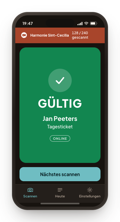 Die Scan-App am Eingang mit einer grünen Fläche: gültig, mit dem Namen des Gastes und der Ticketart.