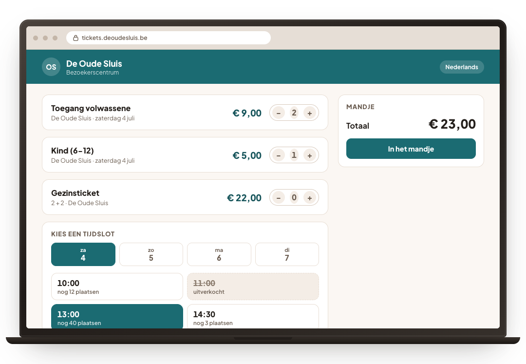Een laptop met de ticketshop van een bezoekerscentrum, waar de bezoeker een tijdslot kiest.