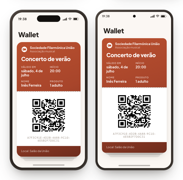 Dois telemóveis lado a lado com o mesmo bilhete na carteira.